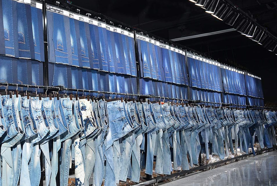 Fashionable denim
express your personality